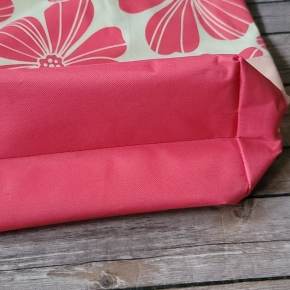 Beach Basics off white and pink insulated tote - Picture 4 of 15